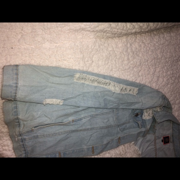 Distressed jean jacket SIZE: XL - Picture 3 of 5